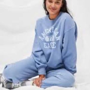 American Eagle Women's Sweatshirt